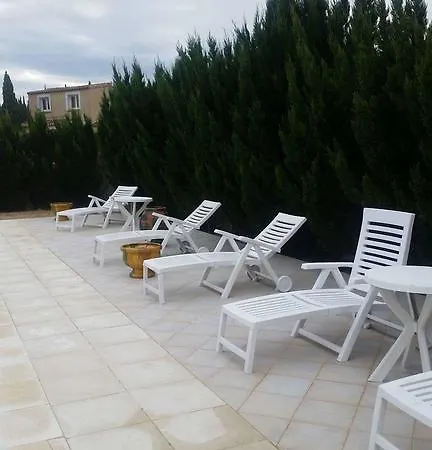 Nina בית הארחה קרקסון